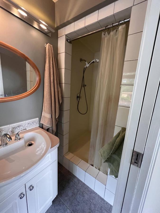 Seymour Private Bedroom, Ensuite Bathroom With Shared Pool, Hot Tub With Views North Vancouver Exterior photo