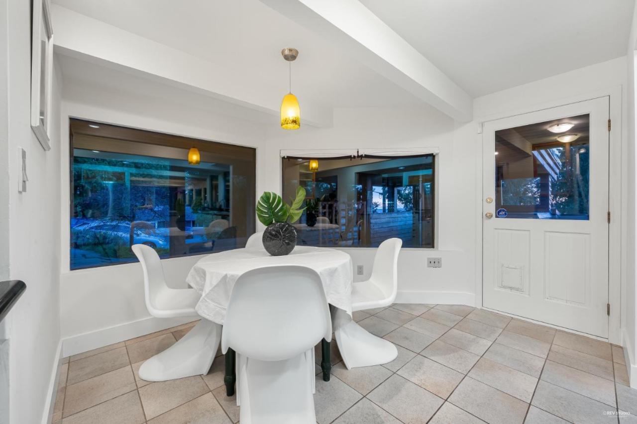 Seymour Private Bedroom, Ensuite Bathroom With Shared Pool, Hot Tub With Views North Vancouver Exterior photo